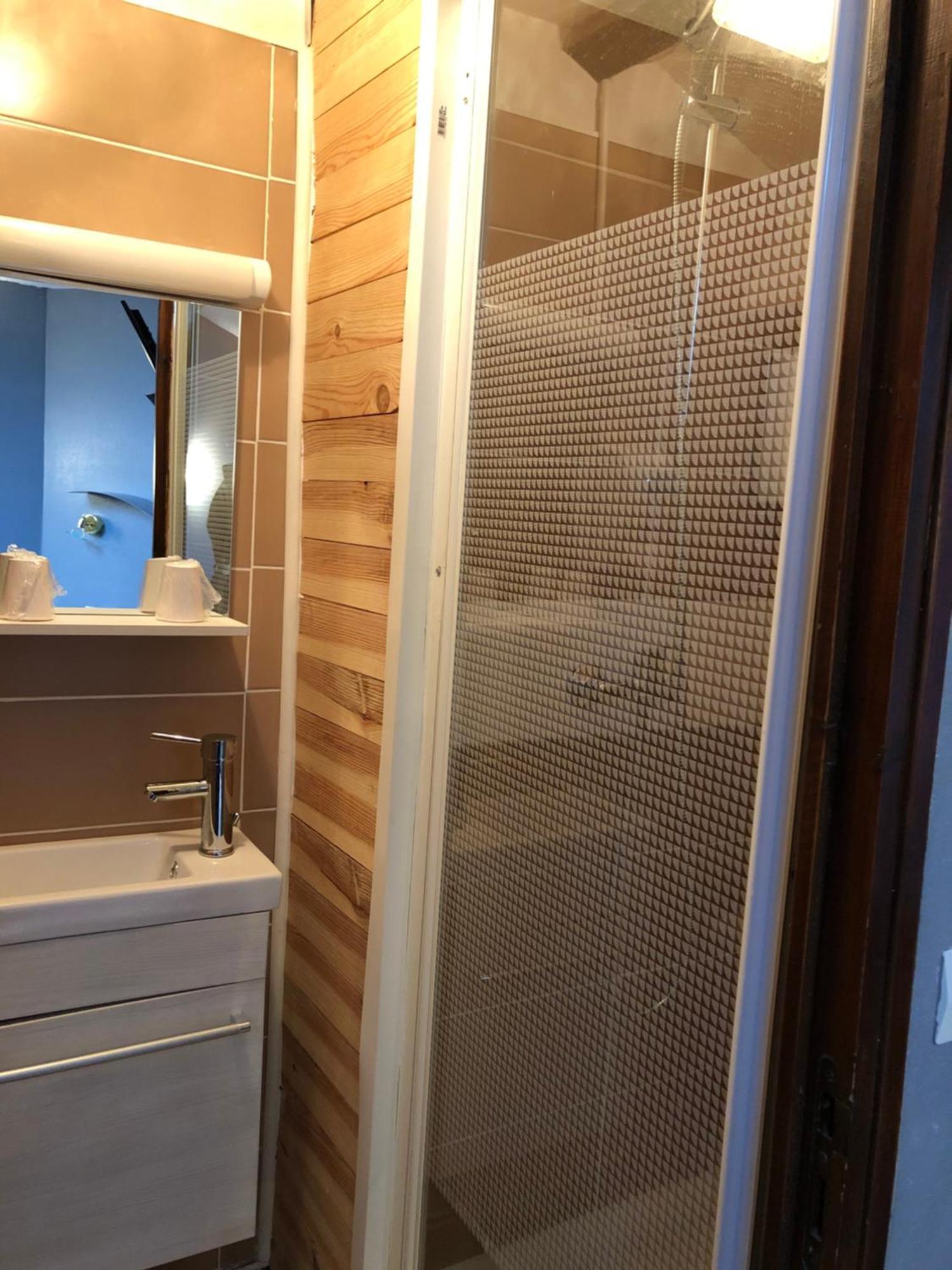 Hostellerie Au Rendez-Vous Des Amis Шомон Екстериор снимка
