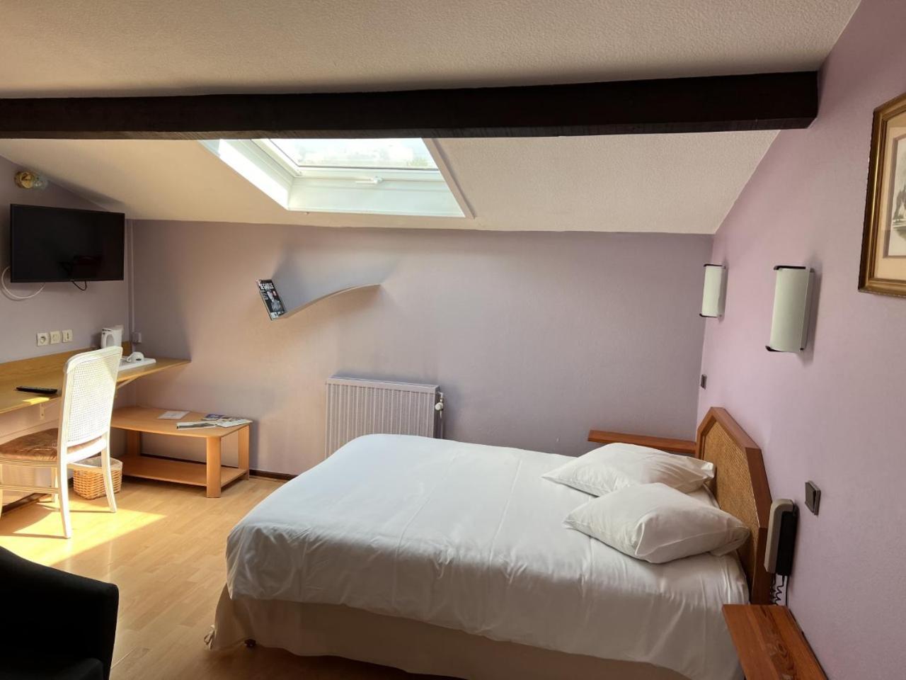 Hostellerie Au Rendez-Vous Des Amis Шомон Екстериор снимка